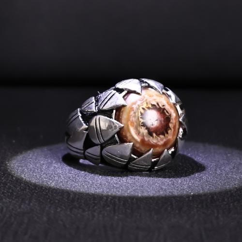 خاتم فضة رجالي عيار 950 متوج بحجر عقيق يماني سليما...