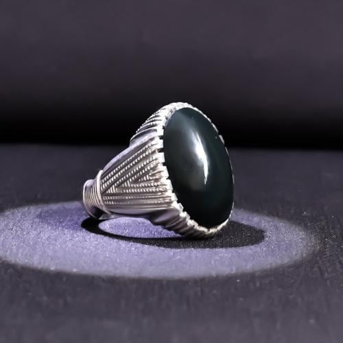 خاتم فضة رجالي عيار 925 متوج بحجر عقيق يماني اخضر...