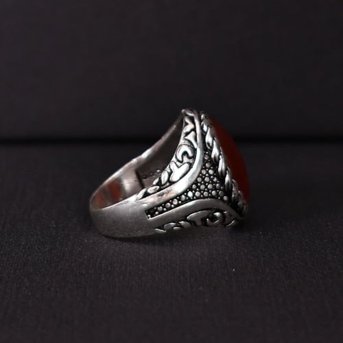 خاتم فضة رجالي عيار 925 متوج بحجر عقيق يماني كبدي...