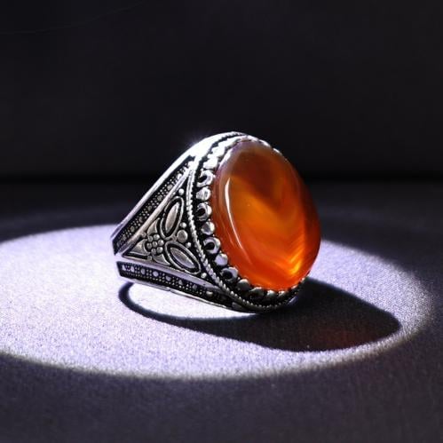 خاتم فضة رجالي عيار 925 متوج بحجر عقيق يماني كبدي...