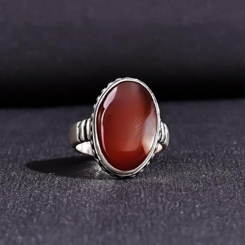 خاتم فضة رجالي عيار 990 متوج بحجر عقيق يماني كبدي...