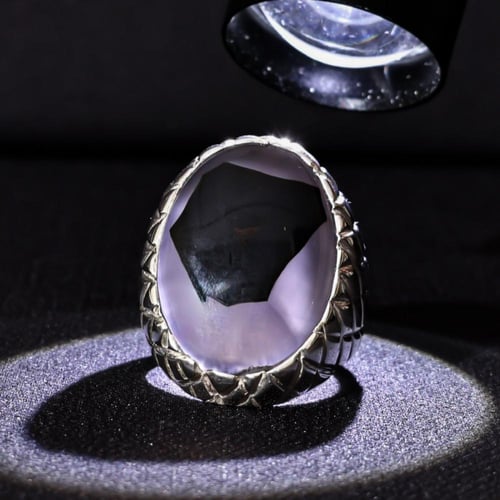 خاتم فضة رجالي عيار 950 متوج بحجر عقيق يماني مصور...