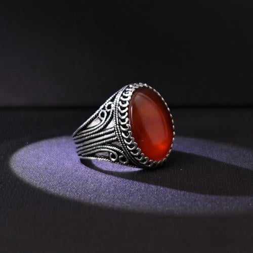 خاتم فضة رجالي عيار 925 متوج بحجر عقيق يماني كبدي...