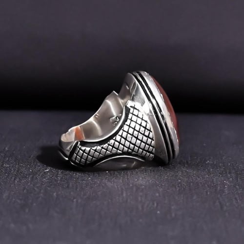 خاتم فضة رجالي عيار 950 متوج بحجر عقيق يماني مصور...