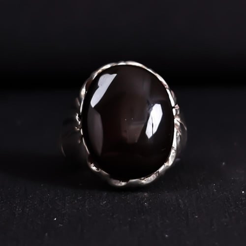 خاتم فضة رجالي عيار 990 متوج بحجر عقيق يماني كبدي...