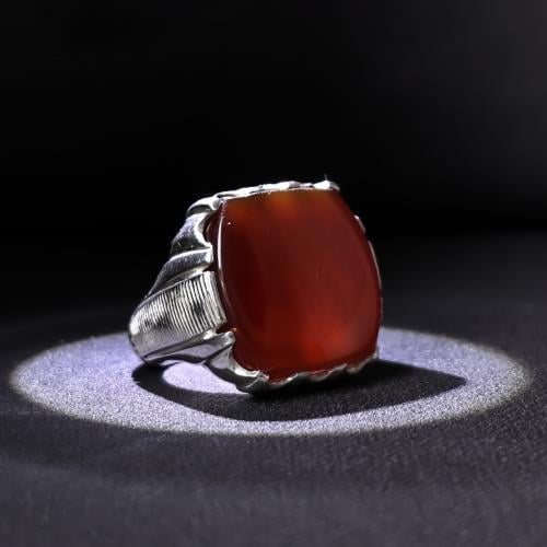 خاتم فضة رجالي عيار 990 متوج بحجر عقيق يماني كبدي...