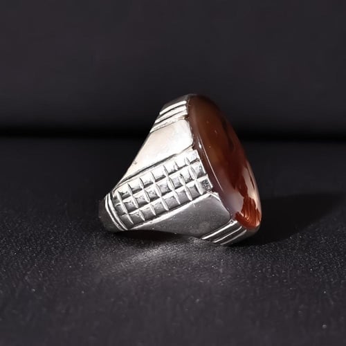 خاتم فضة رجالي عيار 925 متوج بحجر عقيق يماني مصور...