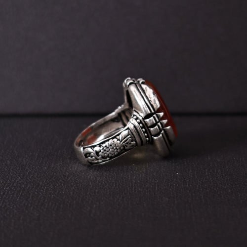 خاتم فضة رجالي عيار 925 متوج بحجر عقيق يماني كبدي...