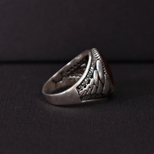 خاتم فضة رجالي عيار 925 متوج بحجر عقيق يماني كبدي...