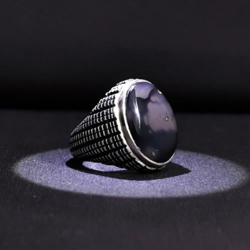 خاتم فضة رجالي عيار 950 متوج بحجر عقيق يماني مصور...