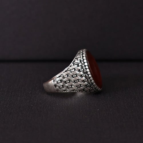 خاتم فضة رجالي عيار 925 متوج بحجر عقيق يماني كبدي...