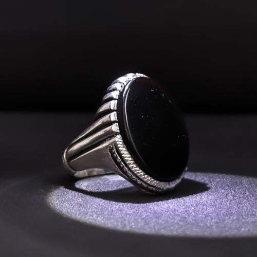 خاتم فضة رجالي عيار 950 متوج بحجر عقيق يماني مصور...