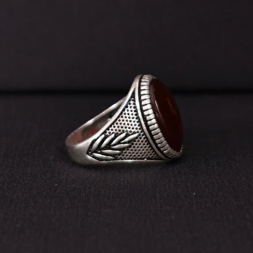 خاتم فضة رجالي عيار 925 متوج بحجر عقيق يماني كبدي...