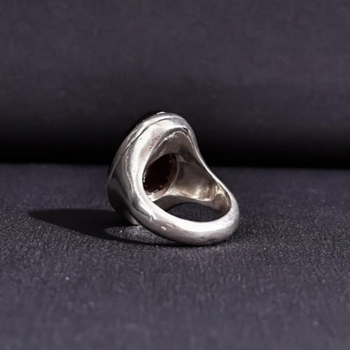 خاتم فضة رجالي عيار 925 متوج بحجر عقيق يماني كبدي...