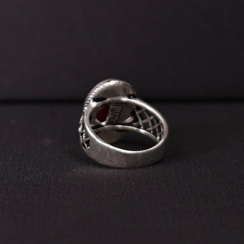 خاتم فضة رجالي عيار 925 متوج بحجر عقيق يماني كبدي...