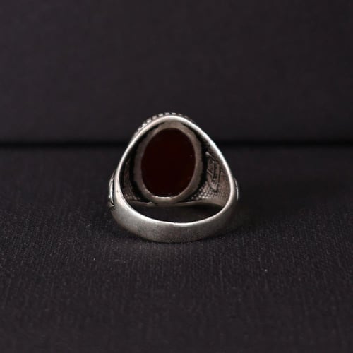 خاتم فضة رجالي عيار 925 متوج بحجر عقيق يماني كبدي...
