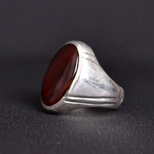 خاتم فضة رجالي عيار 925 متوج بحجر عقيق يماني كبدي...