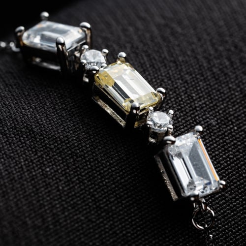 سوارة فضة عيار 925 مرصعة بحجر الزركون .