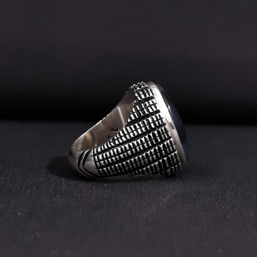 خاتم فضة رجالي عيار 950 متوج بحجر عقيق يماني مصور...