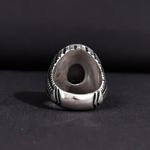 خاتم فضة رجالي عيار 950 متوج بحجر عقيق يماني مصور...