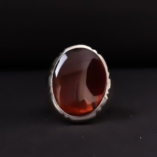 خاتم فضة رجالي عيار 925 متوج بحجر عقيق يماني كبدي...