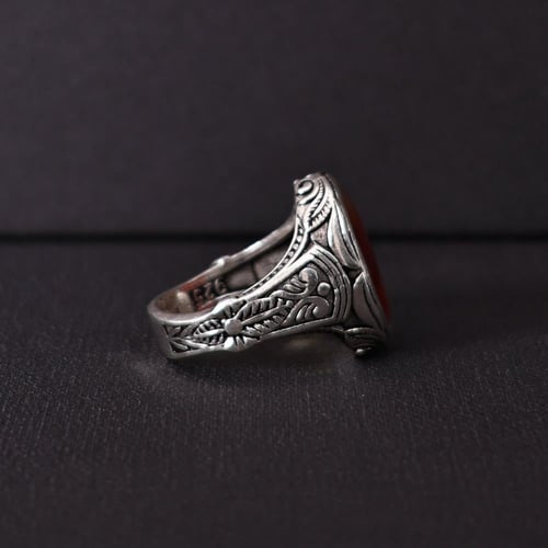 خاتم فضة رجالي عيار 925 متوج بحجر عقيق يماني كبدي...