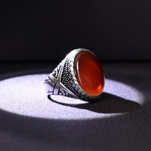 خاتم فضة رجالي عيار 925 متوج بحجر عقيق يماني كبدي...