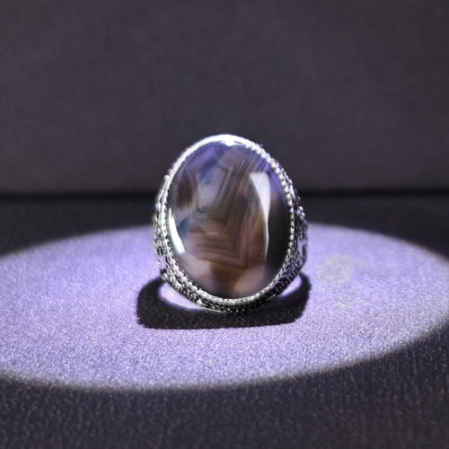 خاتم فضة رجالي عيار 925 متوج بحجر عقيق يماني مجزع...