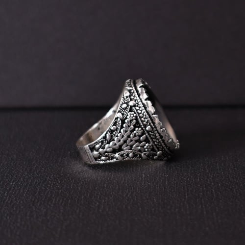 خاتم فضة رجالي عيار 925 متوج بحجر عقيق يماني مصور...