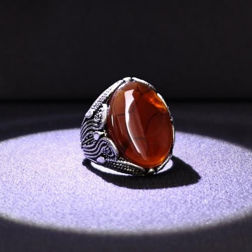 خاتم فضة رجالي عيار 925 متوج بحجر عقيق يماني كبدي...
