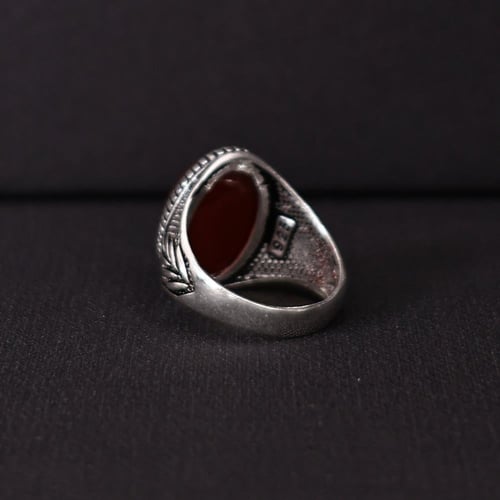 خاتم فضة رجالي عيار 925 متوج بحجر عقيق يماني كبدي...