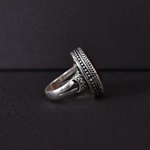 خاتم فضة رجالي عيار 925 متوج بحجر عقيق يماني كبدي...