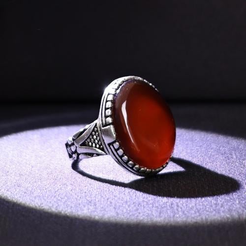 خاتم فضة رجالي عيار 925 متوج بحجر عقيق يماني كبدي...