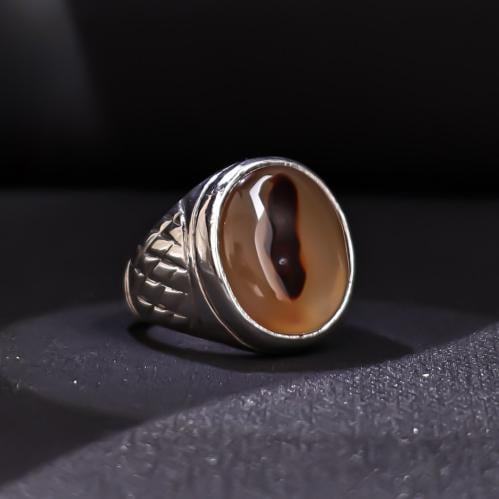 خاتم فضة رجالي عيار 925 متوج بحجر عقيق يماني مصور...