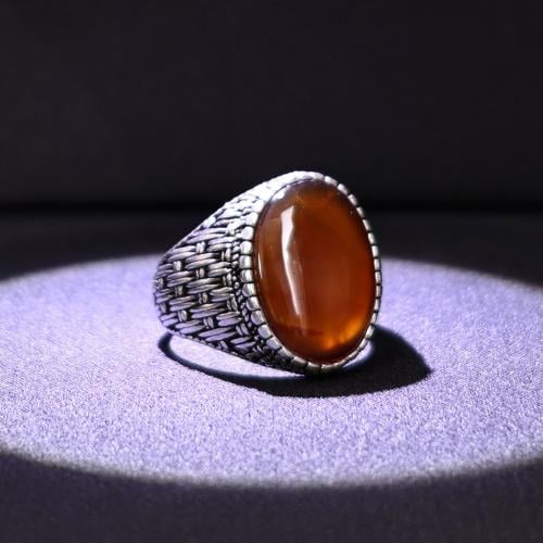 خاتم فضة رجالي عيار 925 متوج بحجر عقيق يماني كبدي...