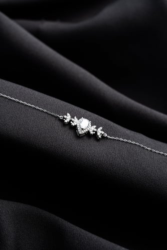 سوارة فضة عيار 925 مرصعة بحجر الزركون .