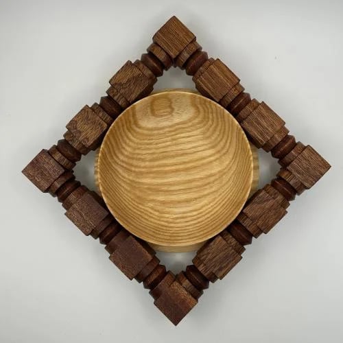 Mashrabiya-framed plate