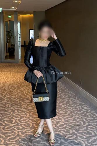 جاكيت وتنورة