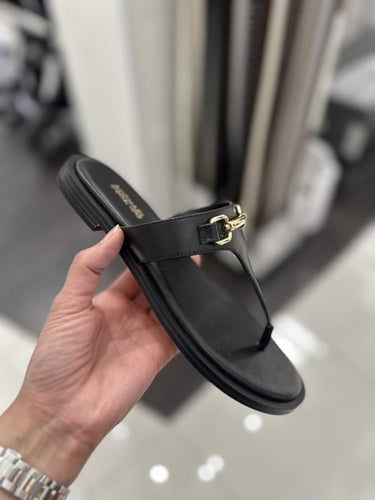 حذاء مايكل كورس Carson Leather Sanda