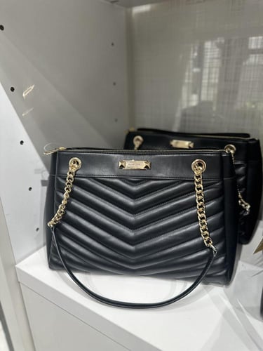 حقيبه مايكل كورس المقاس الكبير لون اسود وذهبي Whit...