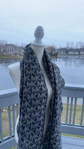 شال مايكل كورس