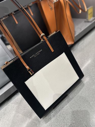 حقيبه مارك جاكوبز المقاس الكبير