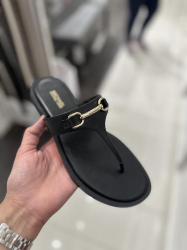 حذاء مايكل كورس Carson Leather Sanda