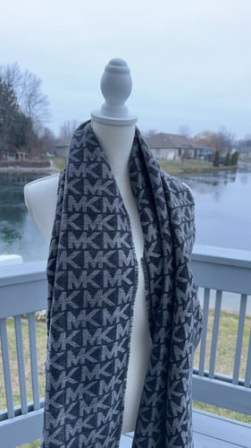 شال مايكل كورس