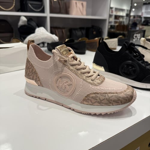 حذاء مايكل كورس