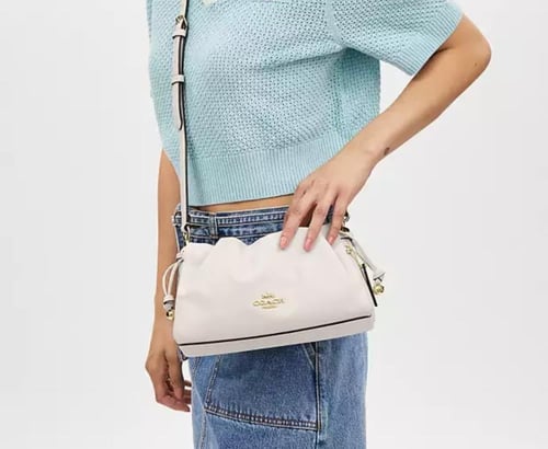 حقيبه كوتش المقاس الوسط Faye