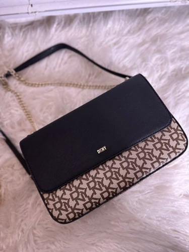 حقيبه DKNY