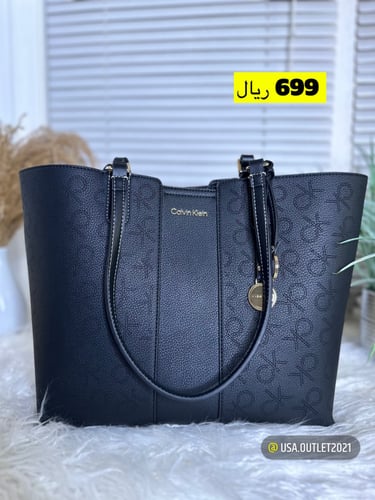 حقيبه كالڤن كلاين مع باوتش