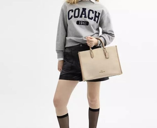 حقيبه كوتش المقاس الكبير Maggie