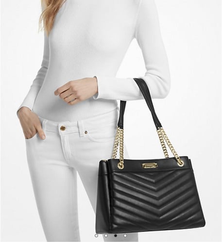 حقيبه مايكل كورس المقاس الكبير لون اسود وذهبي Whit...